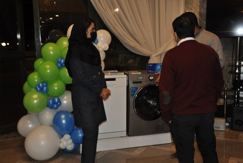 نمایشگاه تولیدات کارخانجات اسنوا در لابی هتل پارس کرمان