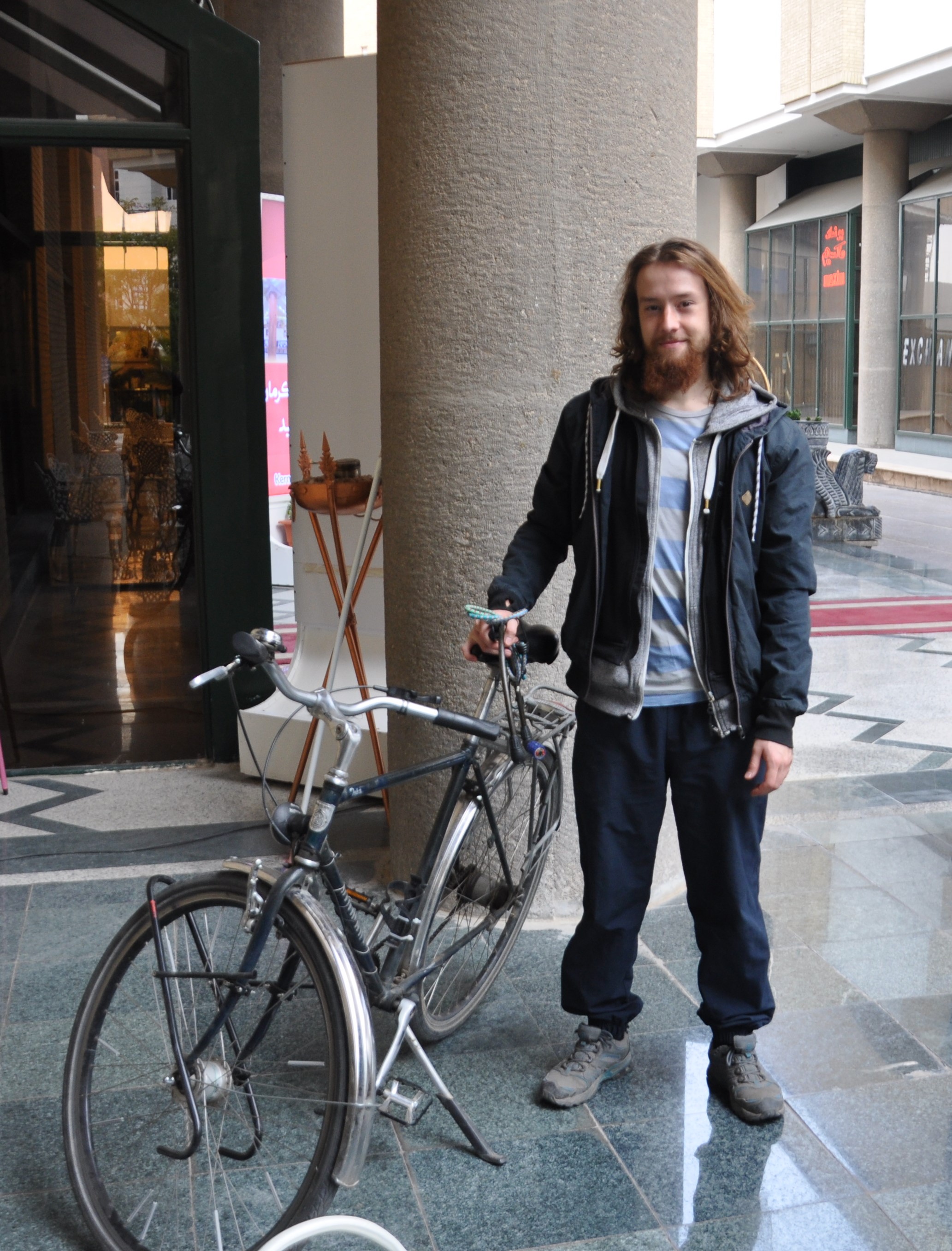 حضور دوچرخه سوار هلندی در هتل پارس کرمان 