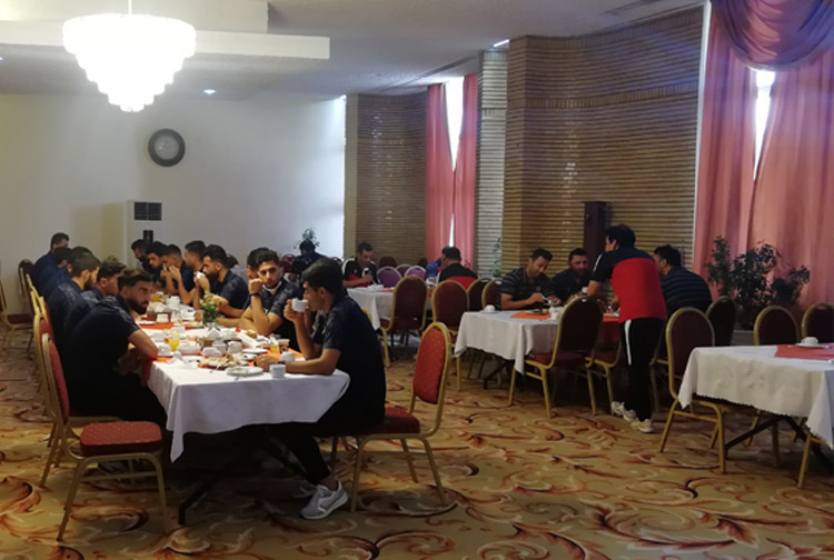 اقامت تیم فوتبال نساجی مازندران در هتل پارس آبادان