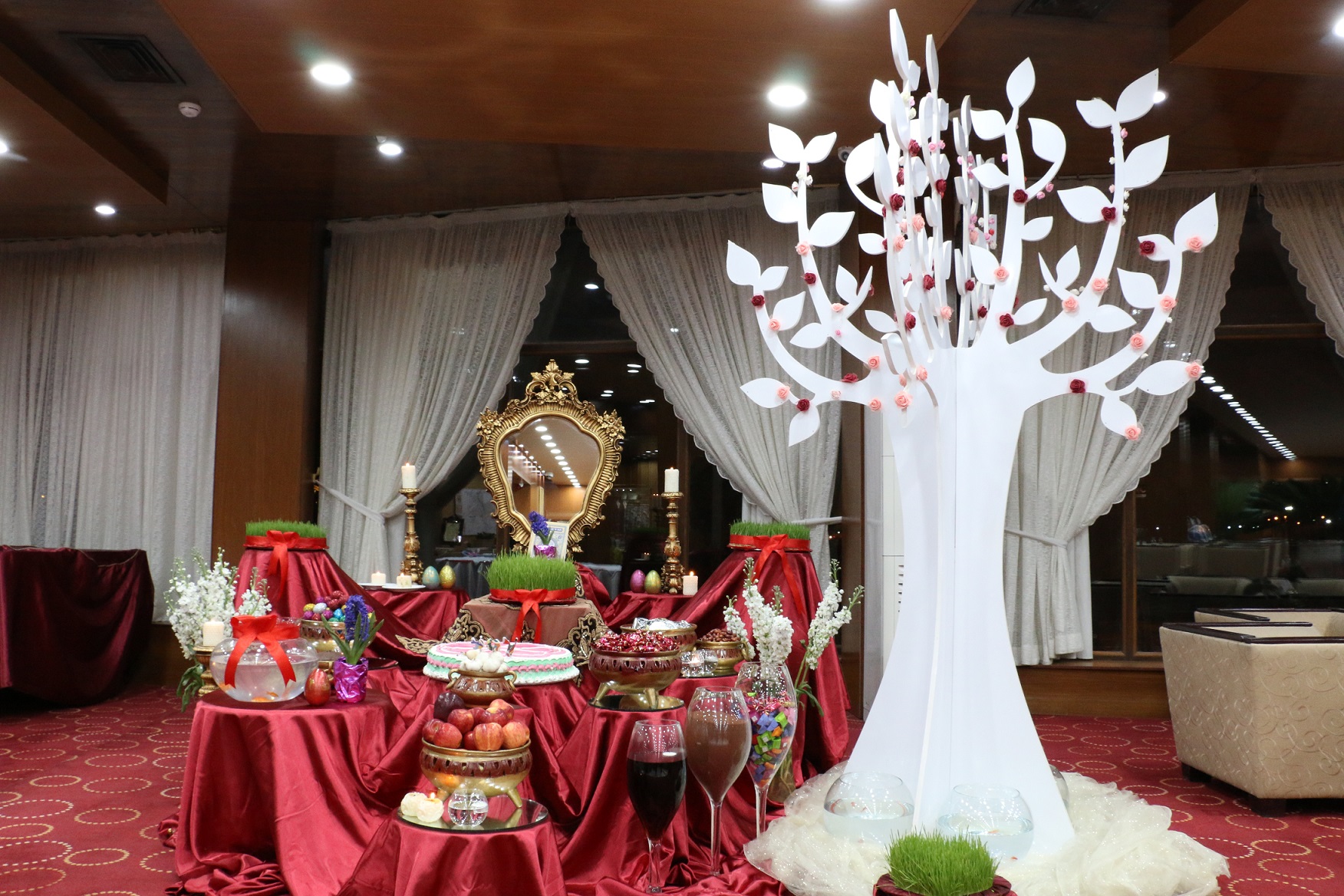برگزاری جشن نوروز و برپایی سفره هفت سین در هتل پارس اهواز