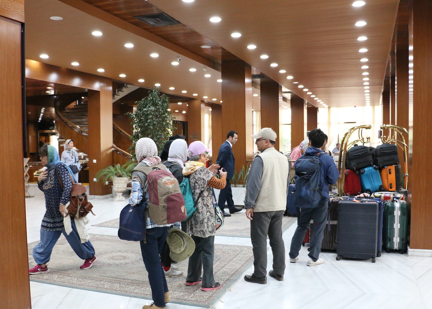 اقامت تورهای گردشگری خارجی در هتل پارس اهواز