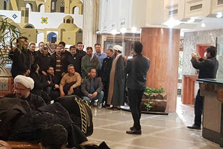 زائران مرقد سردار دلها در هتل پارس کرمان