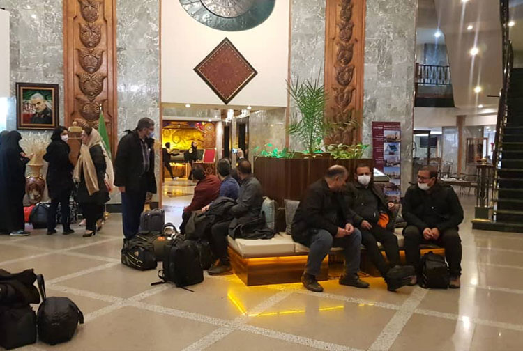 زائرین مرقد سردار دلها در هتل پارس کرمان