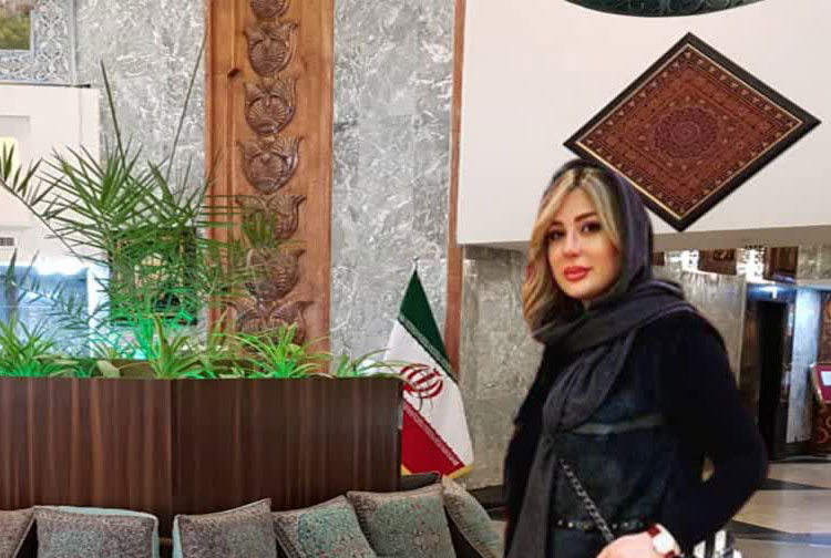 نیوشا ضیغمی در هتل پارس کرمان