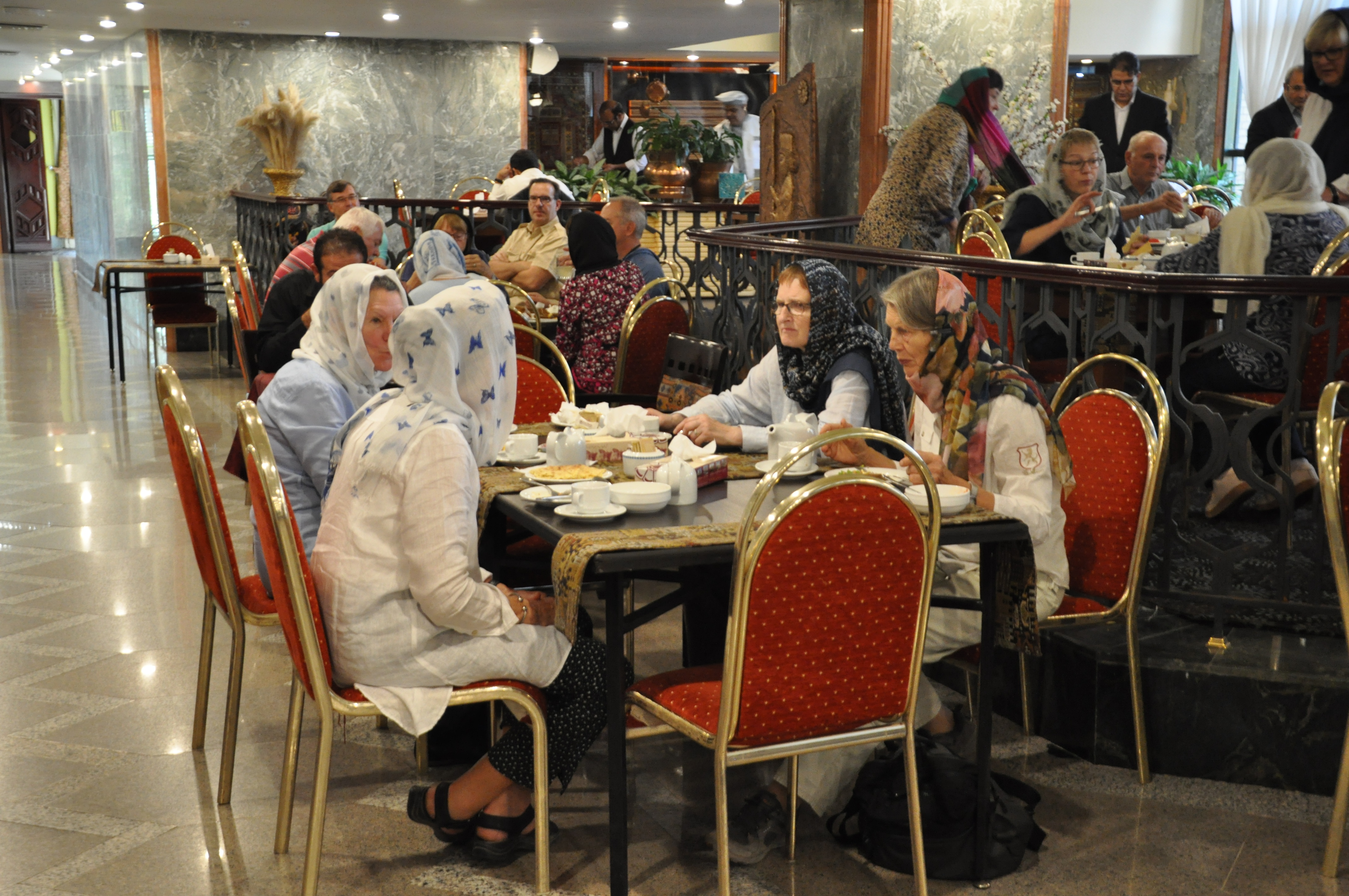 اقامت و حضور تورهای گردشگری در هتل پارس کرمان 